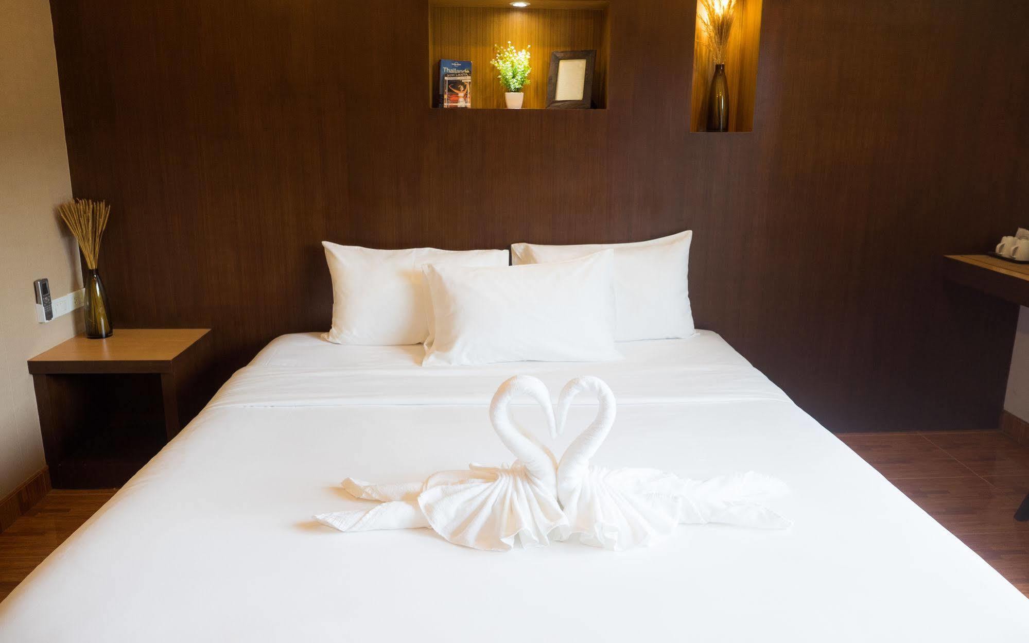 Tree Hug Home Patong ภายนอก รูปภาพ